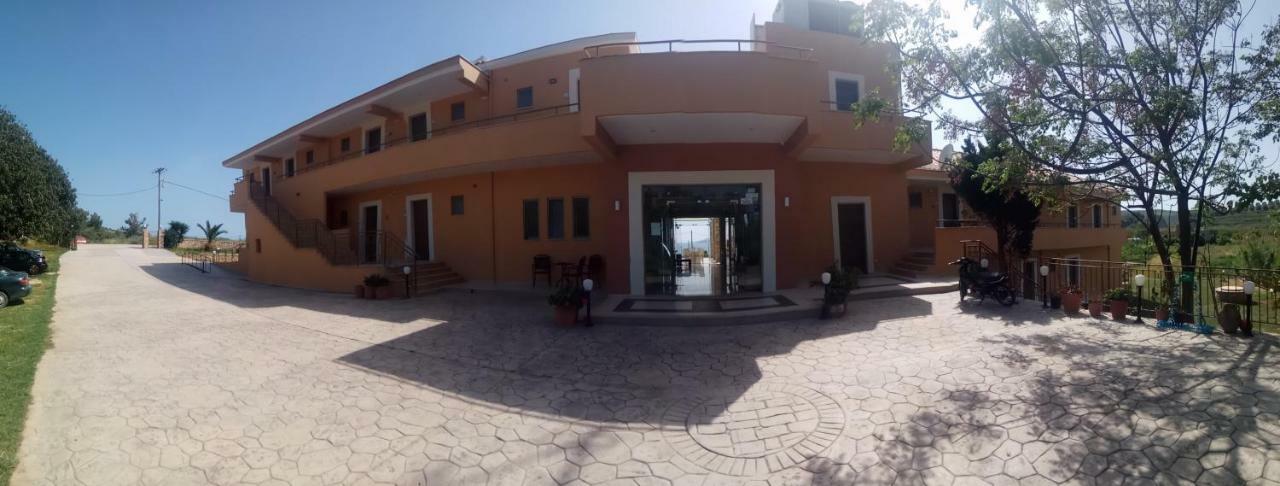Finiki Plaza Aparthotel Methone Buitenkant foto